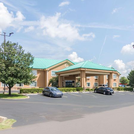 Quality Inn & Suites Of Alma - Northeast From Fort Smith Buitenkant foto