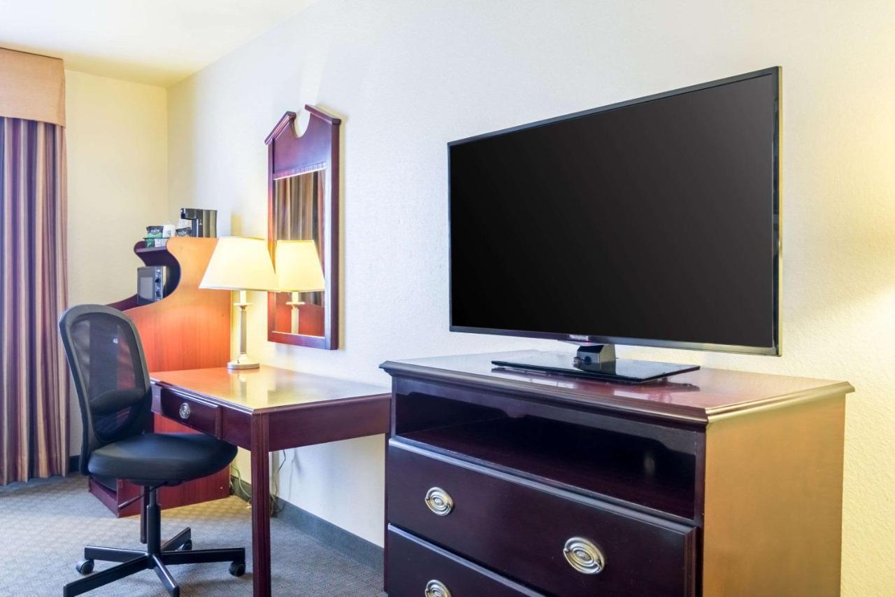 Quality Inn & Suites Of Alma - Northeast From Fort Smith Buitenkant foto