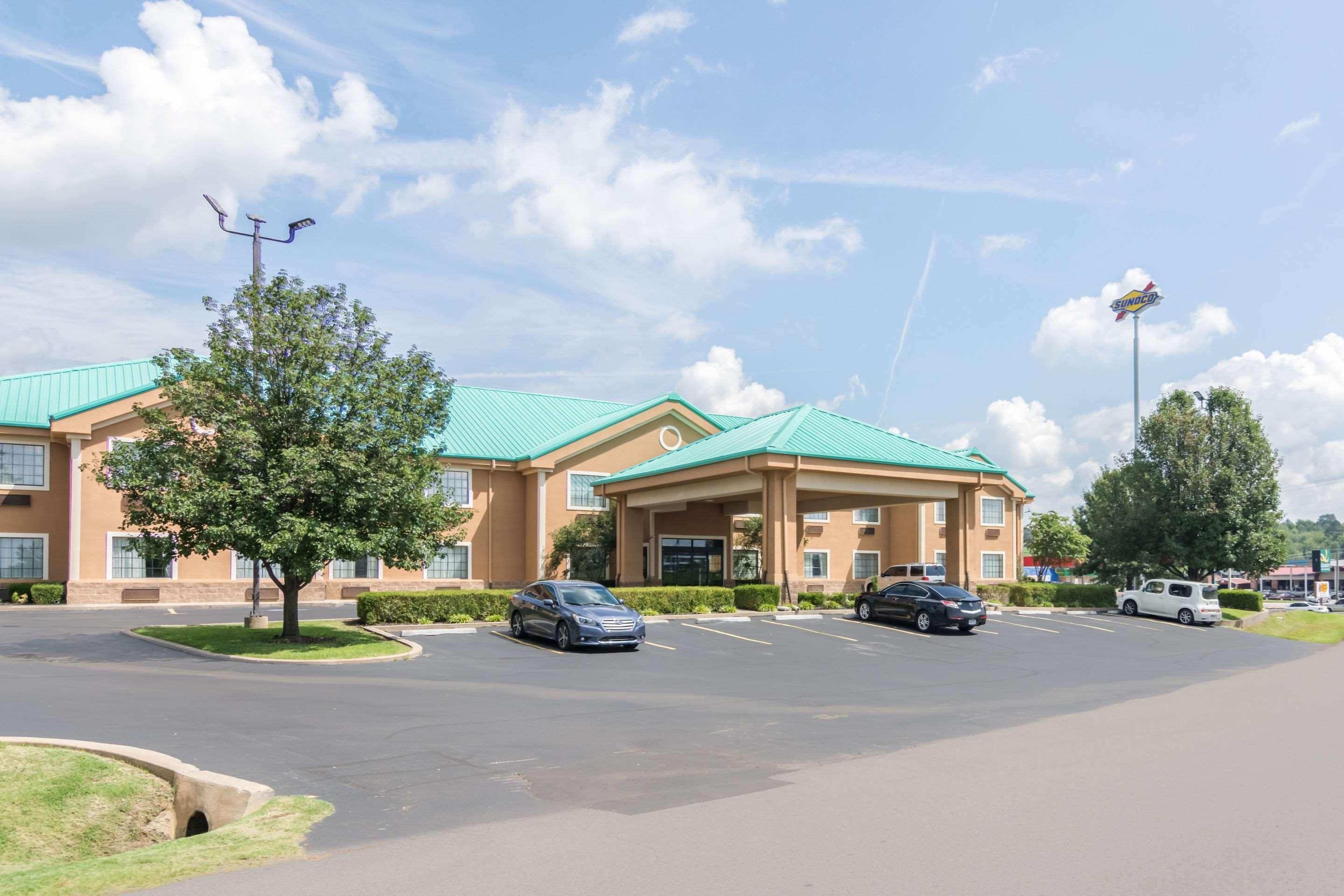 Quality Inn & Suites Of Alma - Northeast From Fort Smith Buitenkant foto