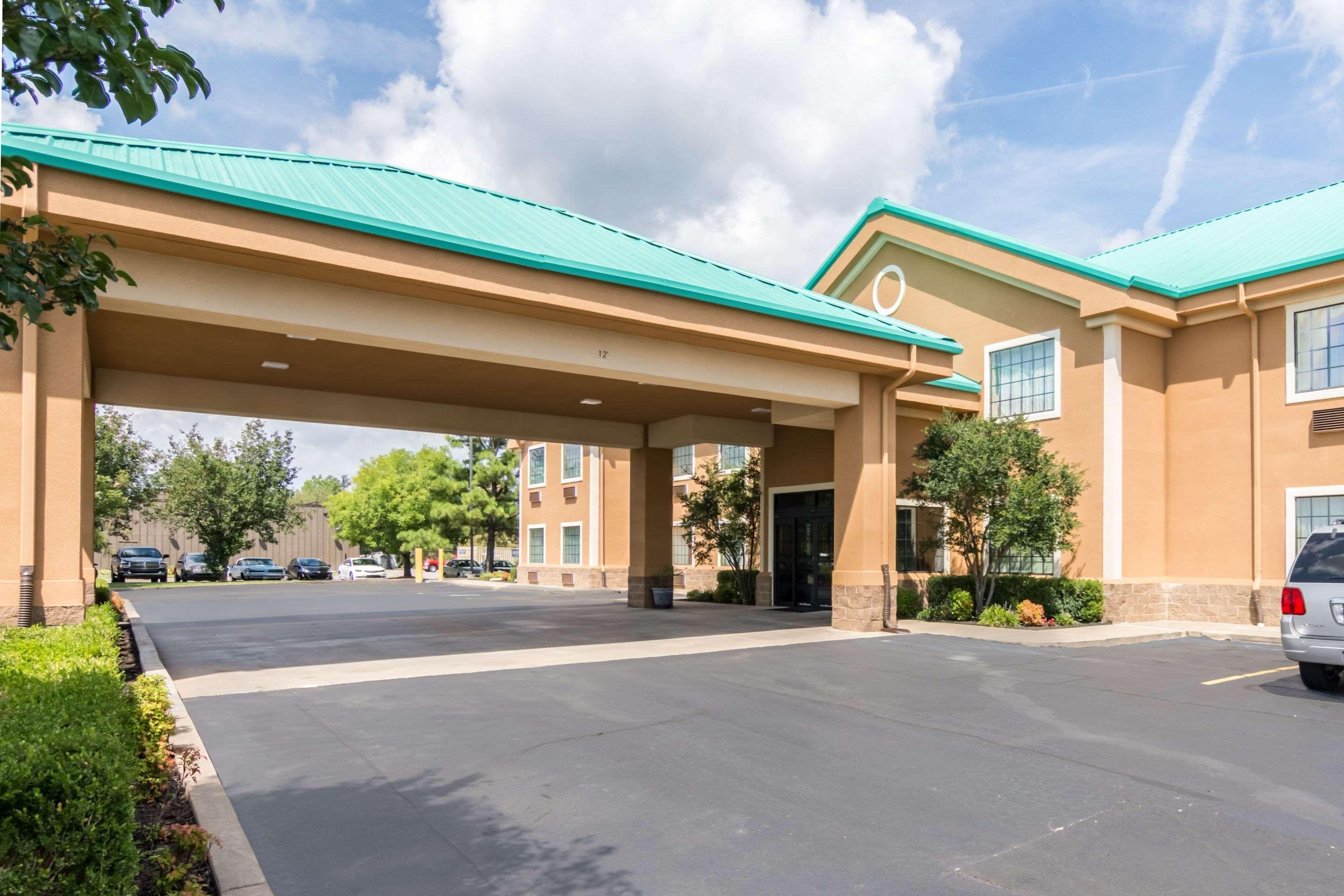 Quality Inn & Suites Of Alma - Northeast From Fort Smith Buitenkant foto