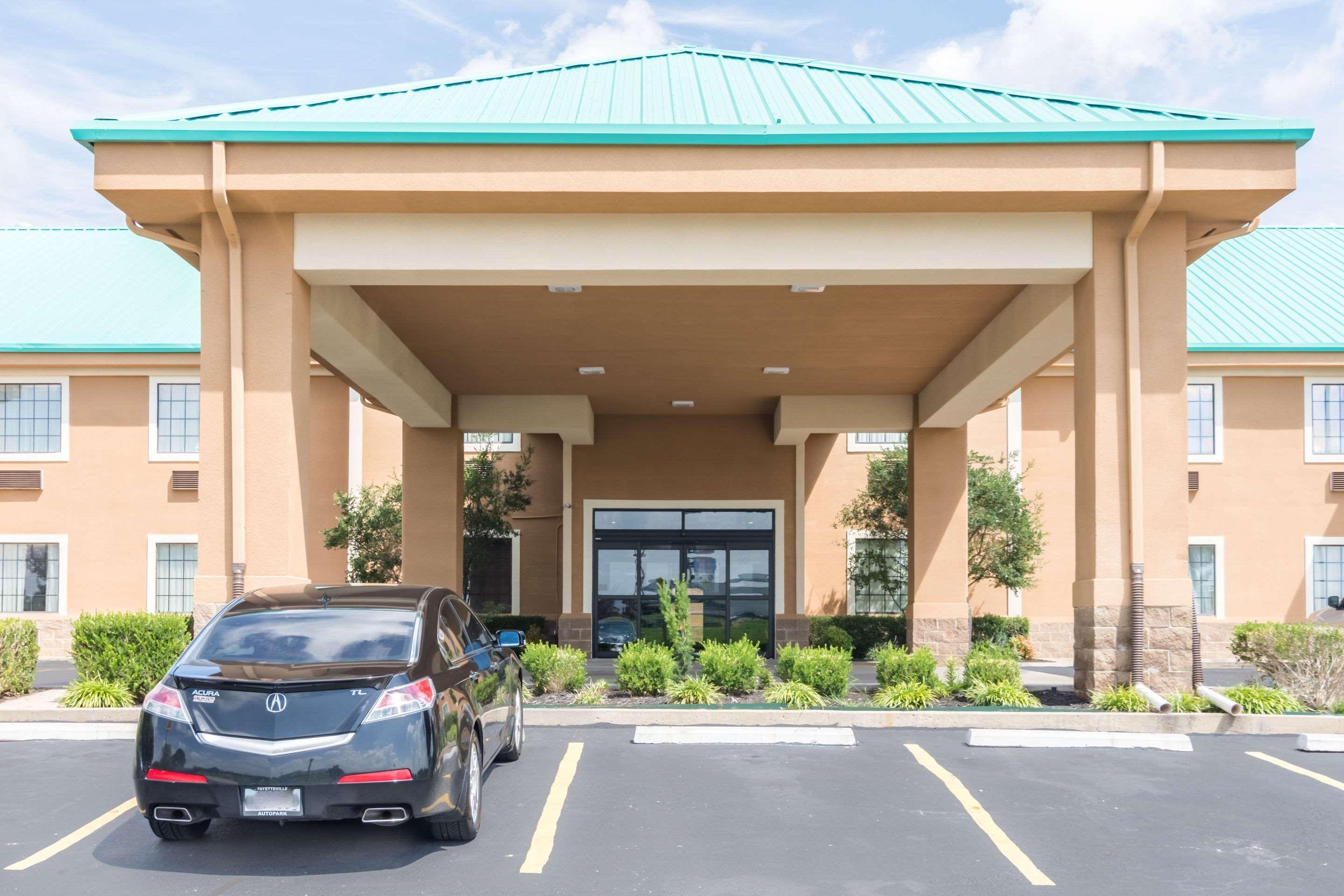 Quality Inn & Suites Of Alma - Northeast From Fort Smith Buitenkant foto