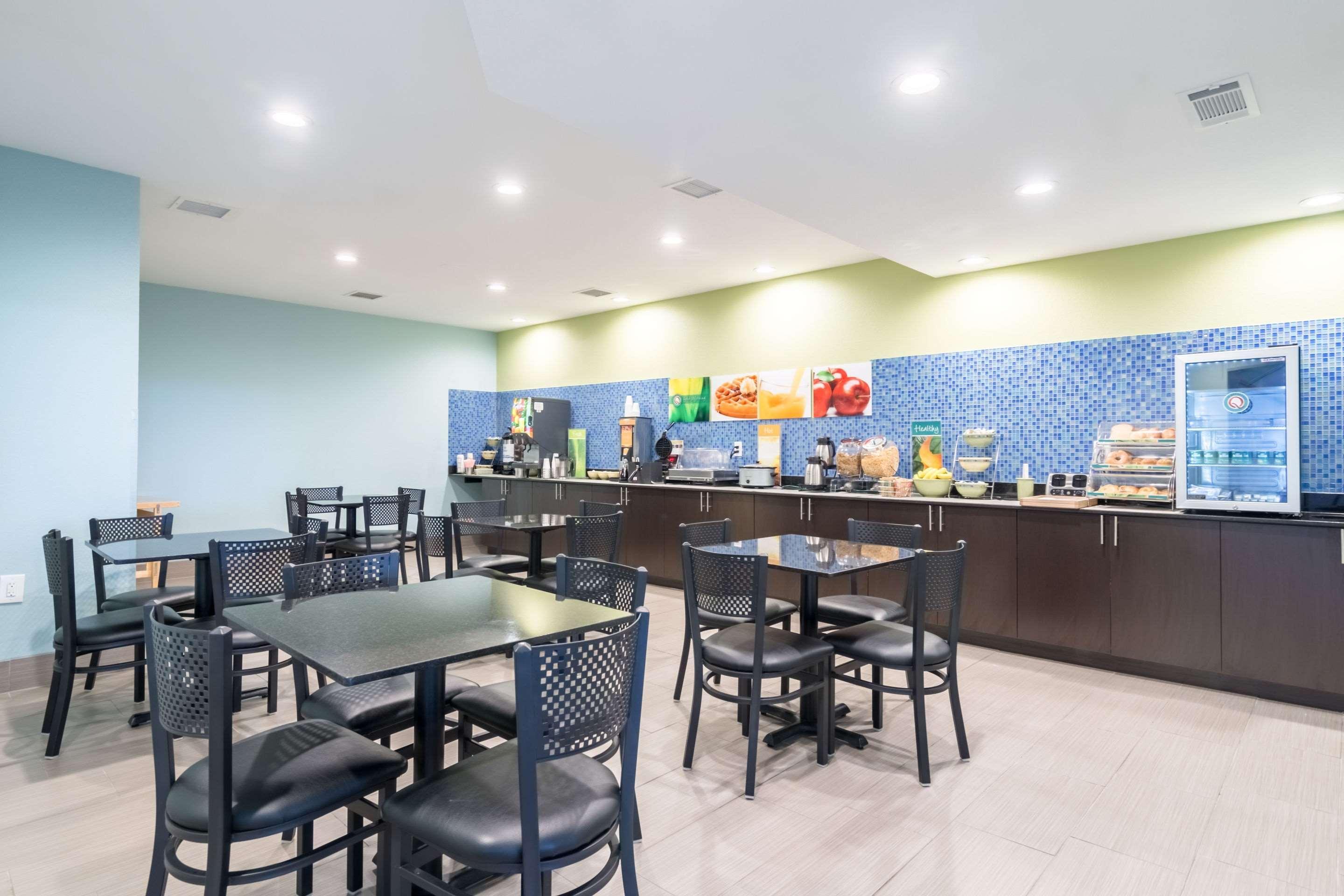 Quality Inn & Suites Of Alma - Northeast From Fort Smith Buitenkant foto
