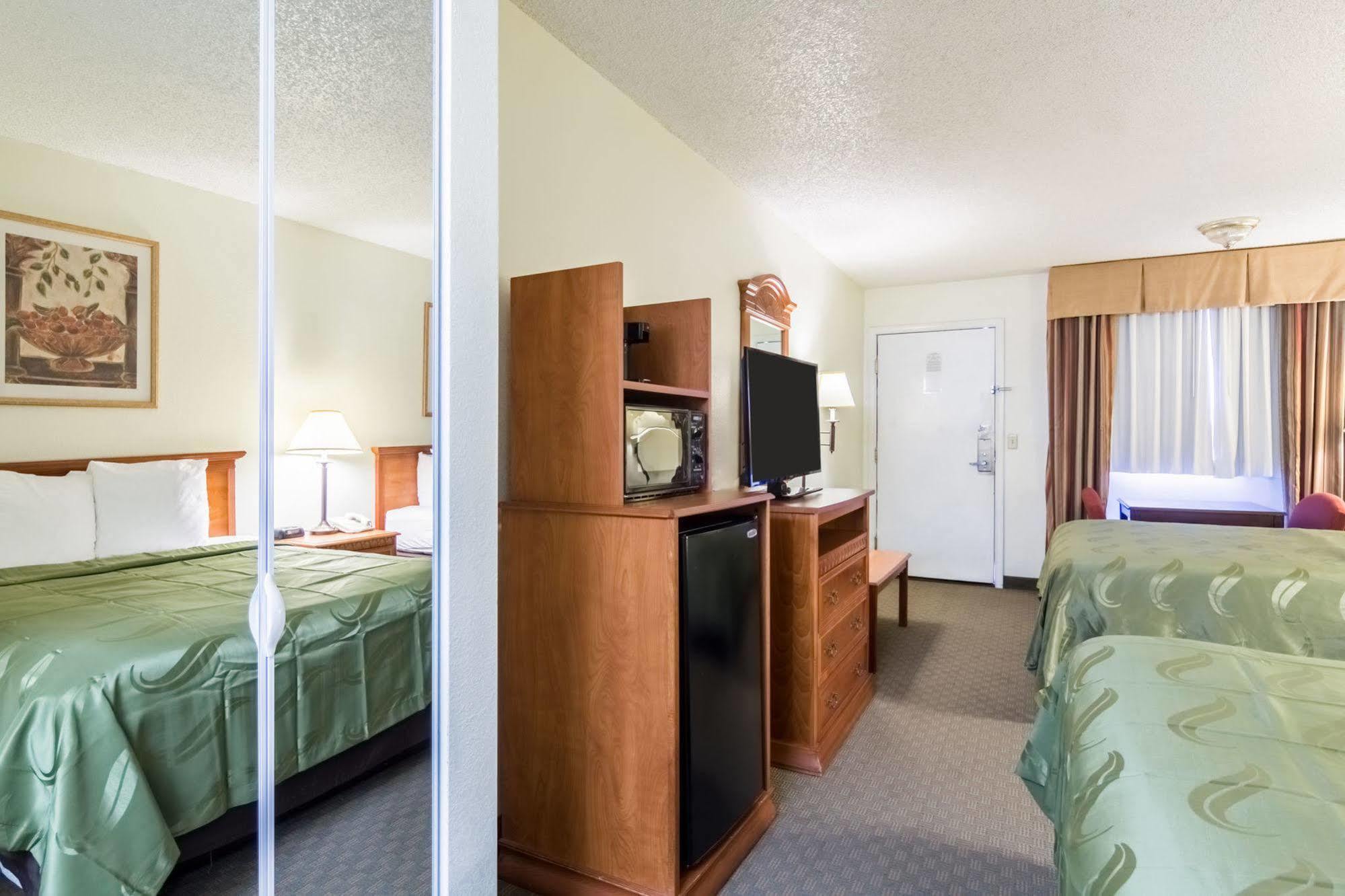 Quality Inn & Suites Of Alma - Northeast From Fort Smith Buitenkant foto