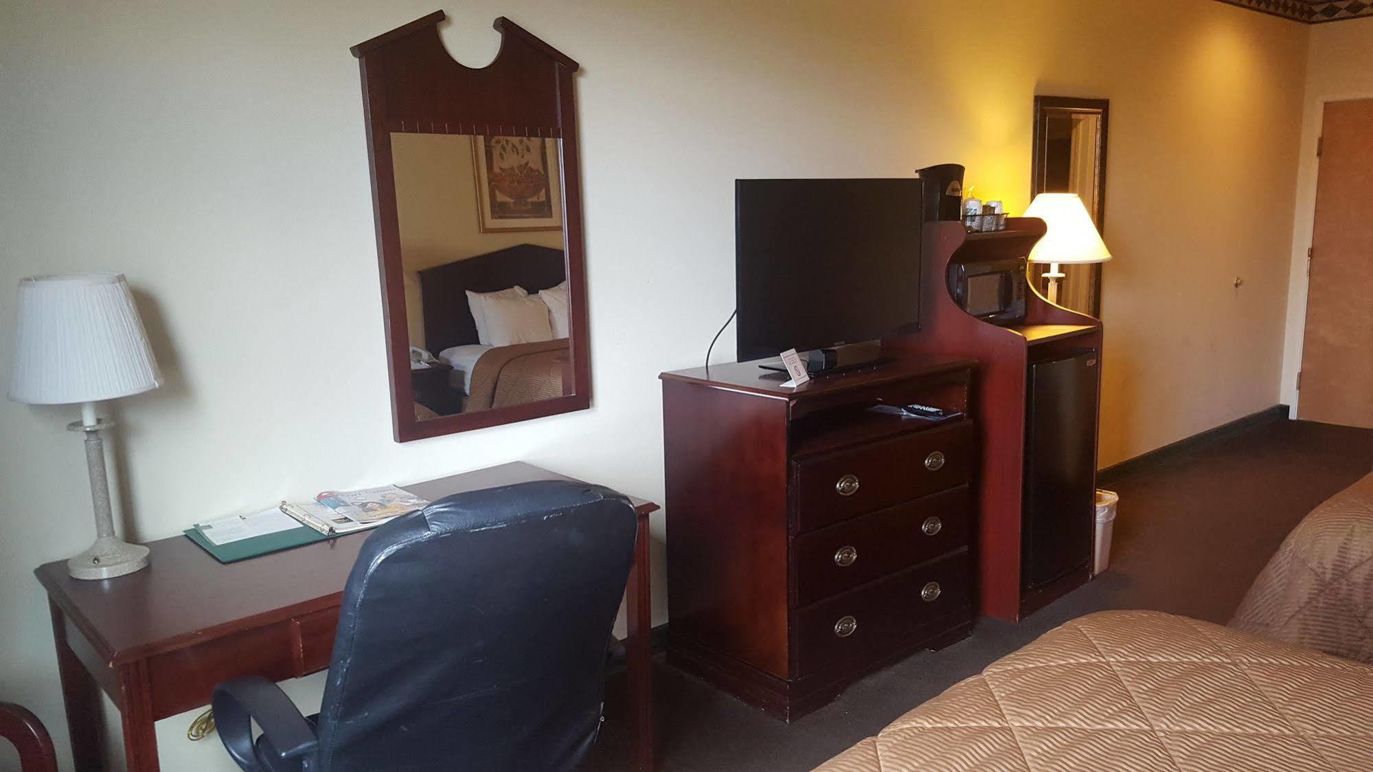 Quality Inn & Suites Of Alma - Northeast From Fort Smith Buitenkant foto