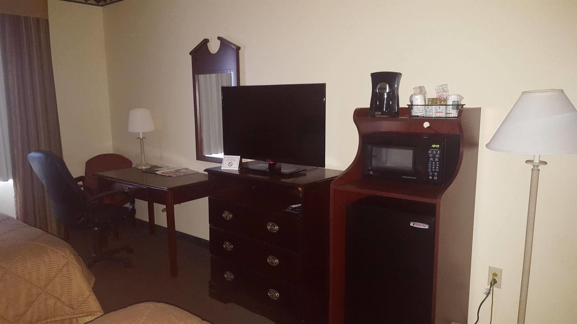 Quality Inn & Suites Of Alma - Northeast From Fort Smith Buitenkant foto